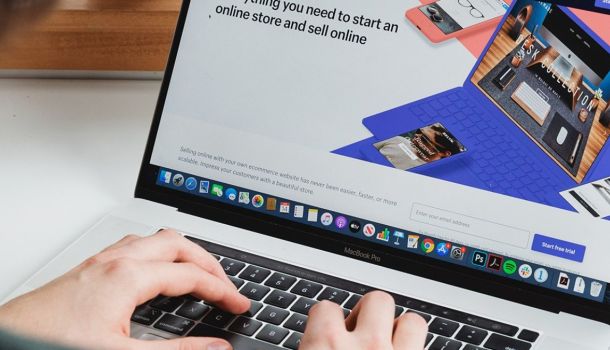 Αναλυτική σύγκριση μεταξύ WordPress, Joomla και Custom CMS, για να βρεις ποια πλατφόρμα ταιριάζει καλύτερα στις ανάγκες της ιστοσελίδας σου.